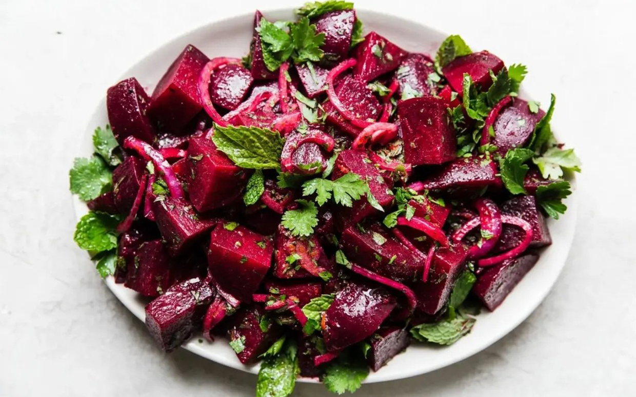 Çiğ Pancar Salatası: Sağlığın Renkli ve Lezzetli Hali